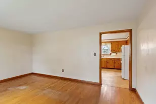 11 Cromie St, Clinton, MA 01510 - Photo 5