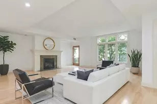 201 Freeman St, Brookline, MA 02446 - Photo 5