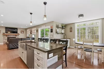 32-1/2 E Howland Rd, Freetown, MA 02717 - Photo 9