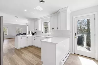 28 Lancelot Ct, Norwood, MA 02062 - Photo 15