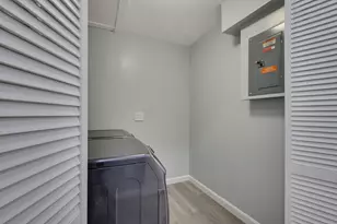 101 Laurie Ln, Lowell, MA 01854 - Photo 15