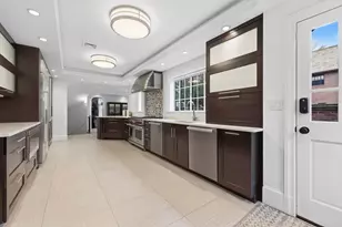 98 Carlton St, Brookline, MA 02446 - Photo 17