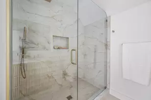 16 Harbor View St, Boston, MA 02125 - Photo 9