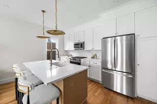 14 Harbor View St, Boston, MA 02125 - Photo 3