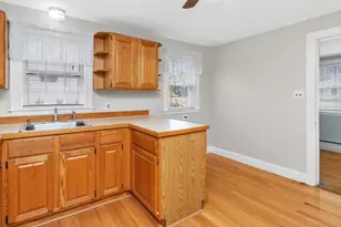 31 Oakledge Rd, Waltham, MA 02452 - Photo 5