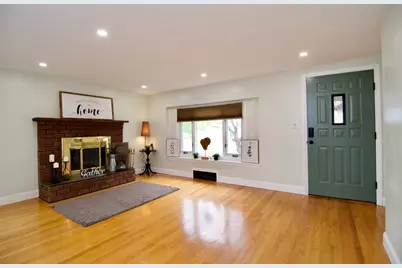 878 Berkshire Ave, Springfield, MA 01151 - Photo 3
