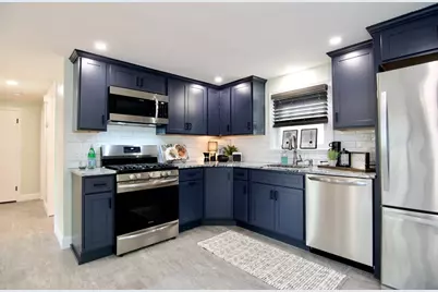 878 Berkshire Ave, Springfield, MA 01151 - Photo 9