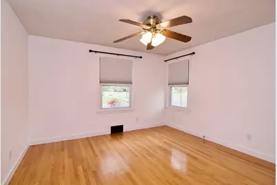 878 Berkshire Ave, Springfield, MA 01151 - Photo 15