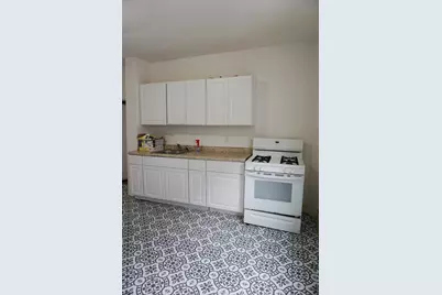 27 Shaw St, Lowell, MA 01851 - Photo 7
