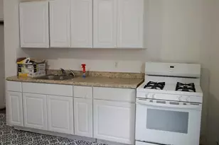 27 Shaw St, Lowell, MA 01851 - Photo 7