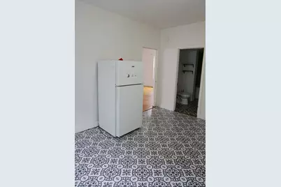 27 Shaw St, Lowell, MA 01851 - Photo 5