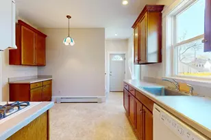 18 Faneuil Rd, Waltham, MA 02452 - Photo 5