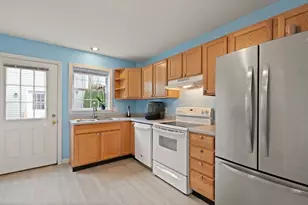 13 Dexter St, North Attleboro, MA 02760 - Photo 7