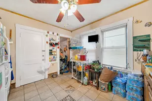 69 Glendale St, Boston, MA 02125 - Photo 31