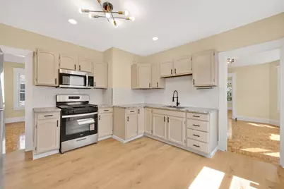 24 Hiawatha St, Springfield, MA 01108 - Photo 3