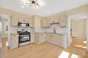 24 Hiawatha St, Springfield, MA 01108 - Photo 3