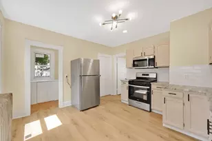 24 Hiawatha St, Springfield, MA 01108 - Photo 7