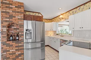 10 Lake View Pl, Lynn, MA 01904 - Photo 9