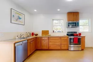 30 Montgomery St, Cambridge, MA 02140 - Photo 9