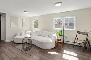 8 Alfred Pl, Woburn, MA 01801 - Photo 9