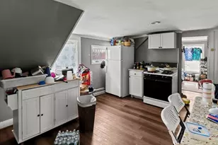 29 Lewis St, Haverhill, MA 01830 - Photo 3