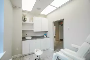 18 Crawford St, Needham, MA 02494 - Photo 9