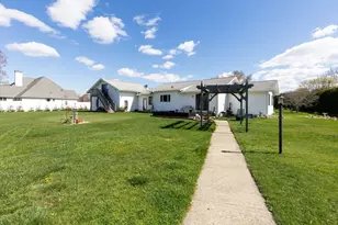 136 Old Fall River Rd, Swansea, MA 02777 - Photo 11