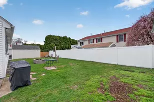 37 Blakely Ct, Fall River, MA 02720 - Photo 7