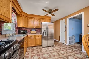 50 Phelps St, Easthampton, MA 01027 - Photo 5