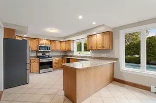 15 Walton St, Wakefield, MA 01880 - Photo 9
