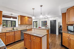 7 Holbrook St, Medway, MA 02053 - Photo 9