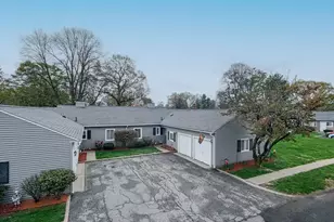 165 Applewood Dr, Chicopee, MA 01022 - Photo 3