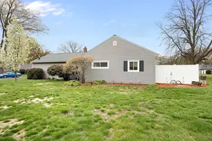 165 Applewood Dr, Chicopee, MA 01022 - Photo 33