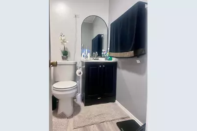 5 Vernon St, Holyoke, MA 01040 - Photo 7