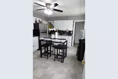 5 Vernon St, Holyoke, MA 01040 - Photo 5