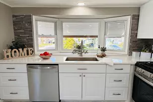 11 Lamplighter Ln, Springfield, MA 01119 - Photo 3