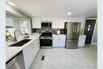 11 Lamplighter Ln, Springfield, MA 01119 - Photo 3