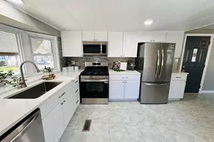 11 Lamplighter Ln, Springfield, MA 01119 - Photo 3