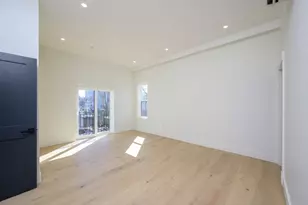21 Tanglewood Rd, Boston, MA 02124 - Photo 15