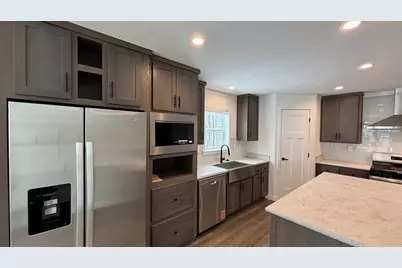 21 Pinrock Drive, Sturbridge, MA 01566 - Photo 1