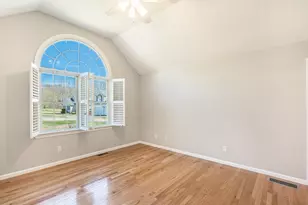 61 Hillview Ln, Northbridge, MA 01588 - Photo 9