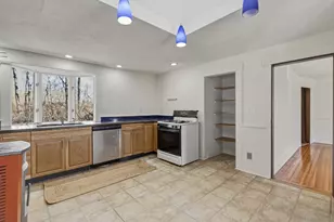 274 Sunderland Rd, Amherst, MA 01002 - Photo 5