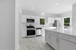 7 Myrtle St, Middleborough, MA 02346 - Photo 3