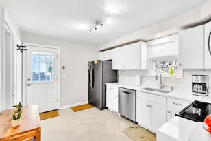 18 Mayflower Rd, Northborough, MA 01532 - Photo 5