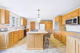 264 Appleton St, New Bedford, MA 02745 - Photo 5