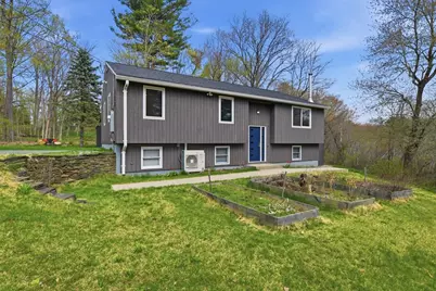 138 West St, Easthampton, MA 01027 - Photo 1