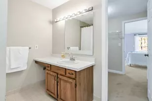35 Essex Green Ln, Peabody, MA 01960 - Photo 17