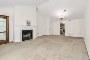 35 Essex Green Ln, Peabody, MA 01960 - Photo 7