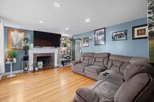 36 Irving St, Revere, MA 02151 - Photo 5