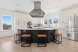 22 Mt Zion Rd, Melrose, MA 02176 - Photo 3